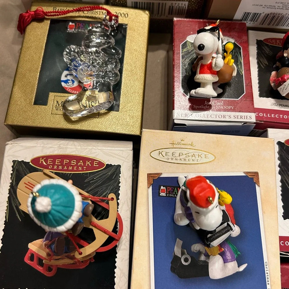 16 Hallmark Snoopy & The Peanuts Gang Christmas Ornaments - Picture 6 of 10